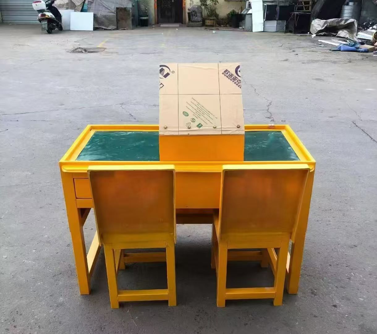 海陵防静电导通桌井下煤矿火工品发放桌：危险品流转的安全守护者